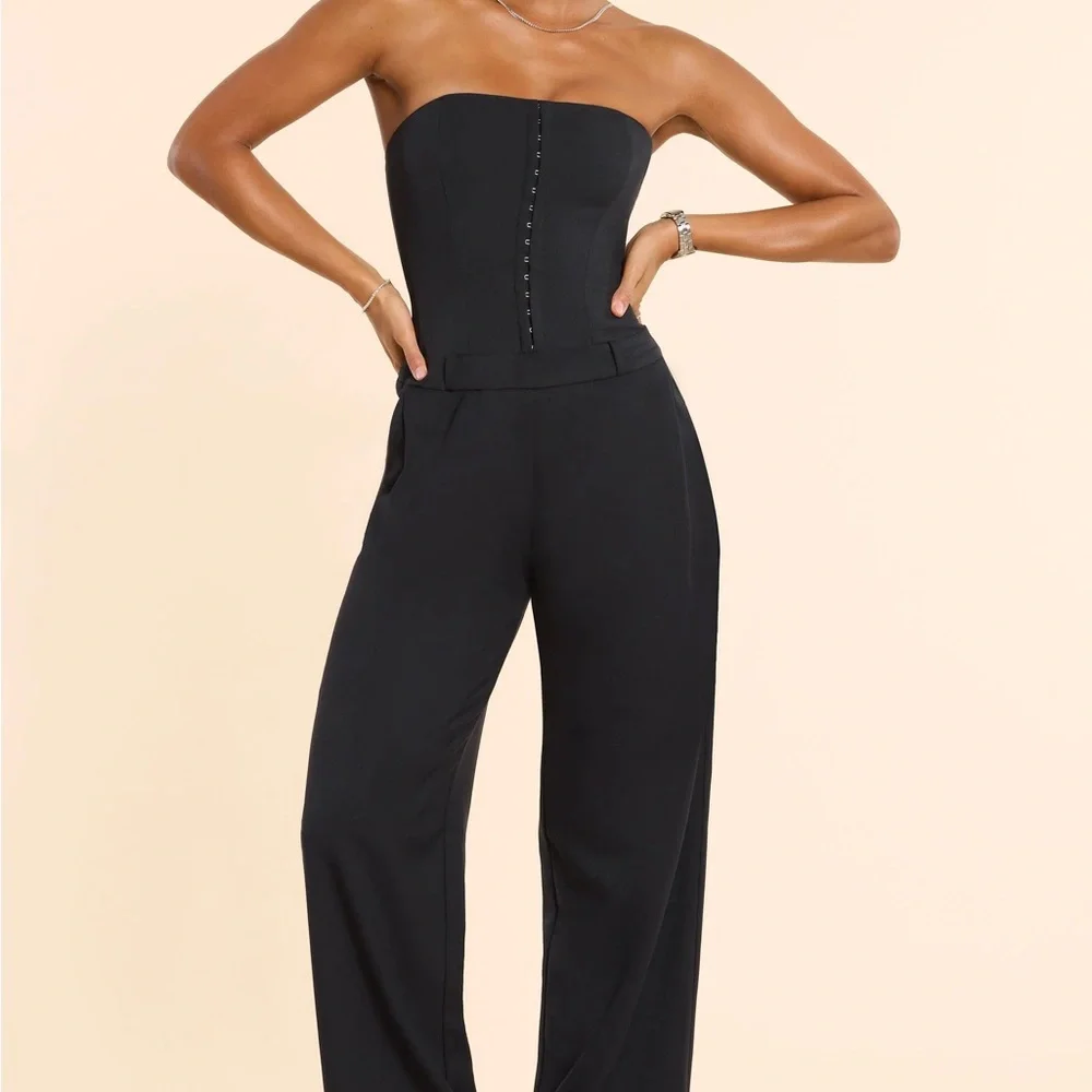 Oh Polly sleek silhouettes